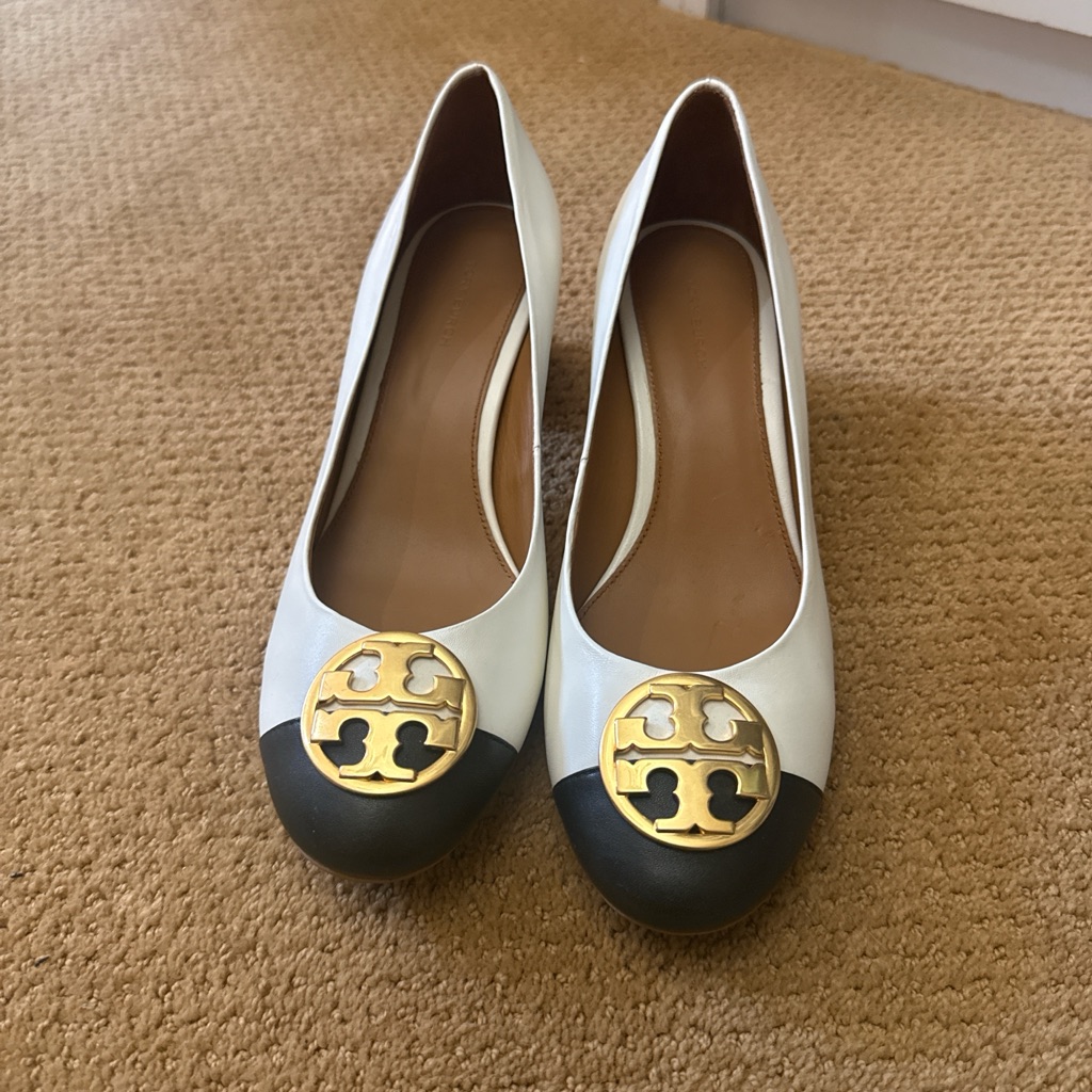 Tory Burch White Leather Ballet Flats With Black Cap-Toe And Gold Logo